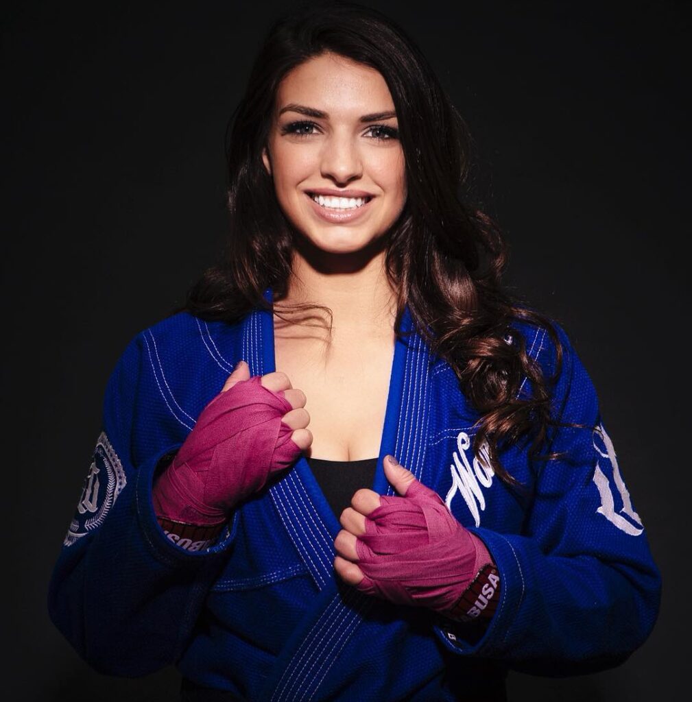 Mackenzie arromba песни. Маккензи дерн. Маккензи дерн (Mackenzie Dern). Dern боец. Маккензи боец юфс.