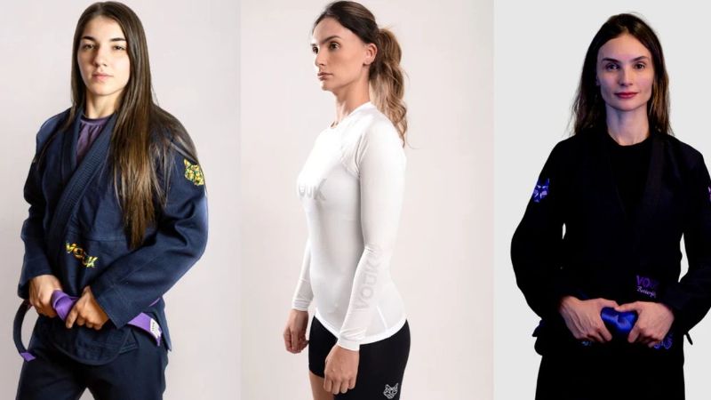 Mulheres treinando jiu-jitsu no tatame vestindo roupas adequadas e uniformes bem cuidados, ambiente limpo e organizado, tremendo respeito e concentração no rosto