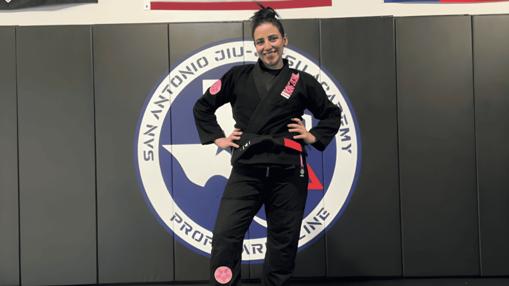 Faixas de jiu-jitsu enfileiradas representando progressão de graduação