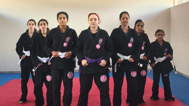 Grasielli, fundadora do Instituto Mulheres por Mulheres em Penápolis, projeto de defesa pessoal feminina pelo jiu-jitsu
